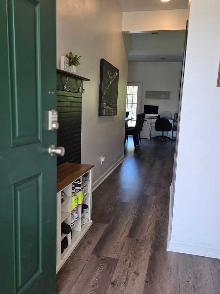 126 Glendale Ln - Photo 4 of 26