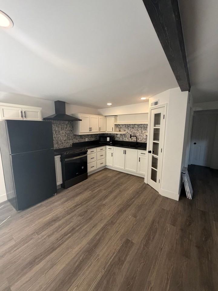1385 Saint Jean St - Photo 4 of 9