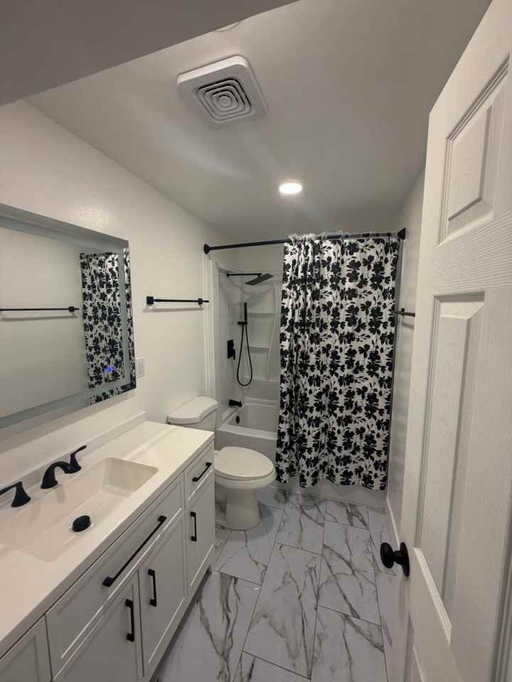1385 Saint Jean St - Photo 5 of 9
