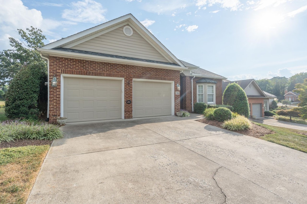 1833 Waters Edge Dr - Photo 2 of 32