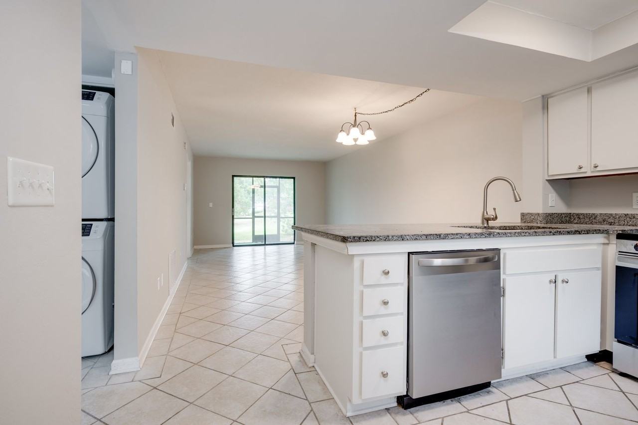 503 Windsong Cir - Photo 5 of 28