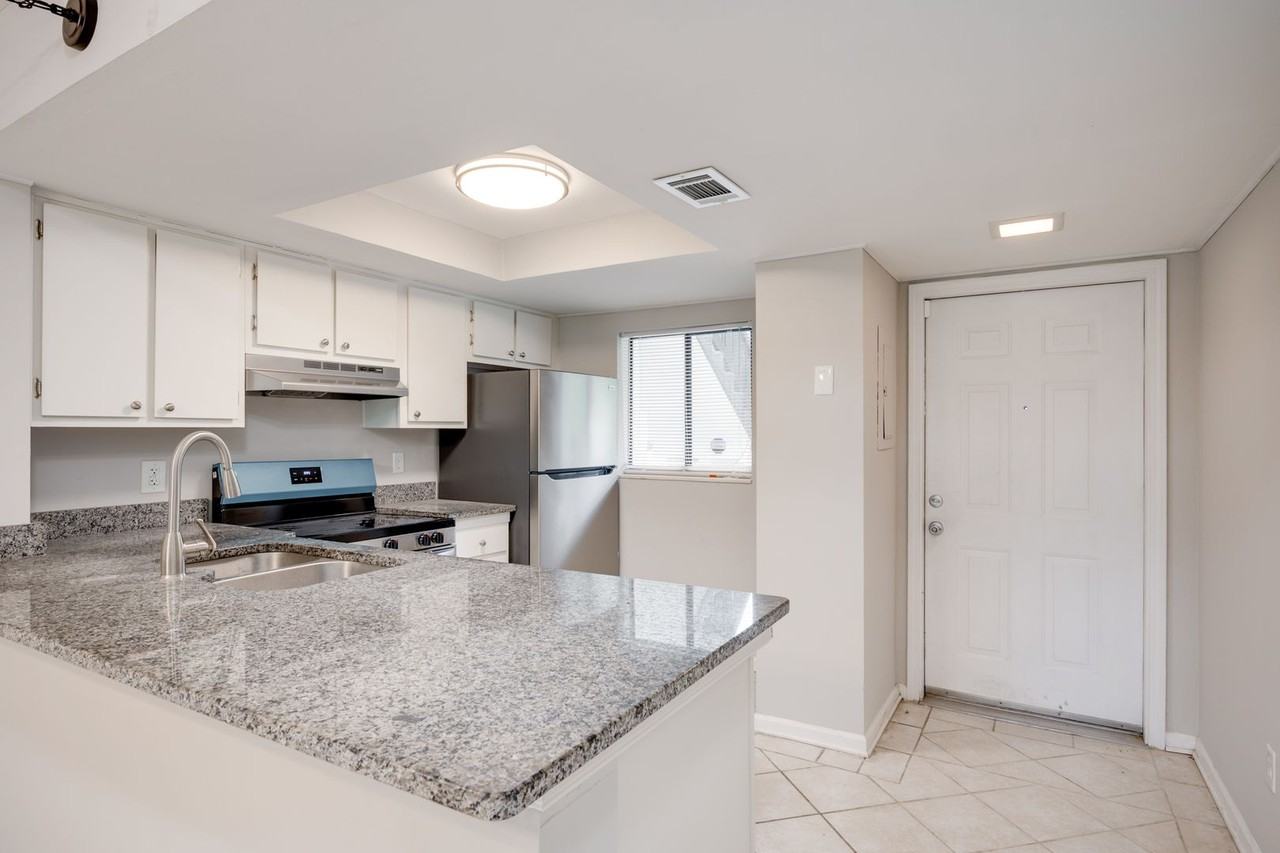 503 Windsong Cir - Photo 6 of 28