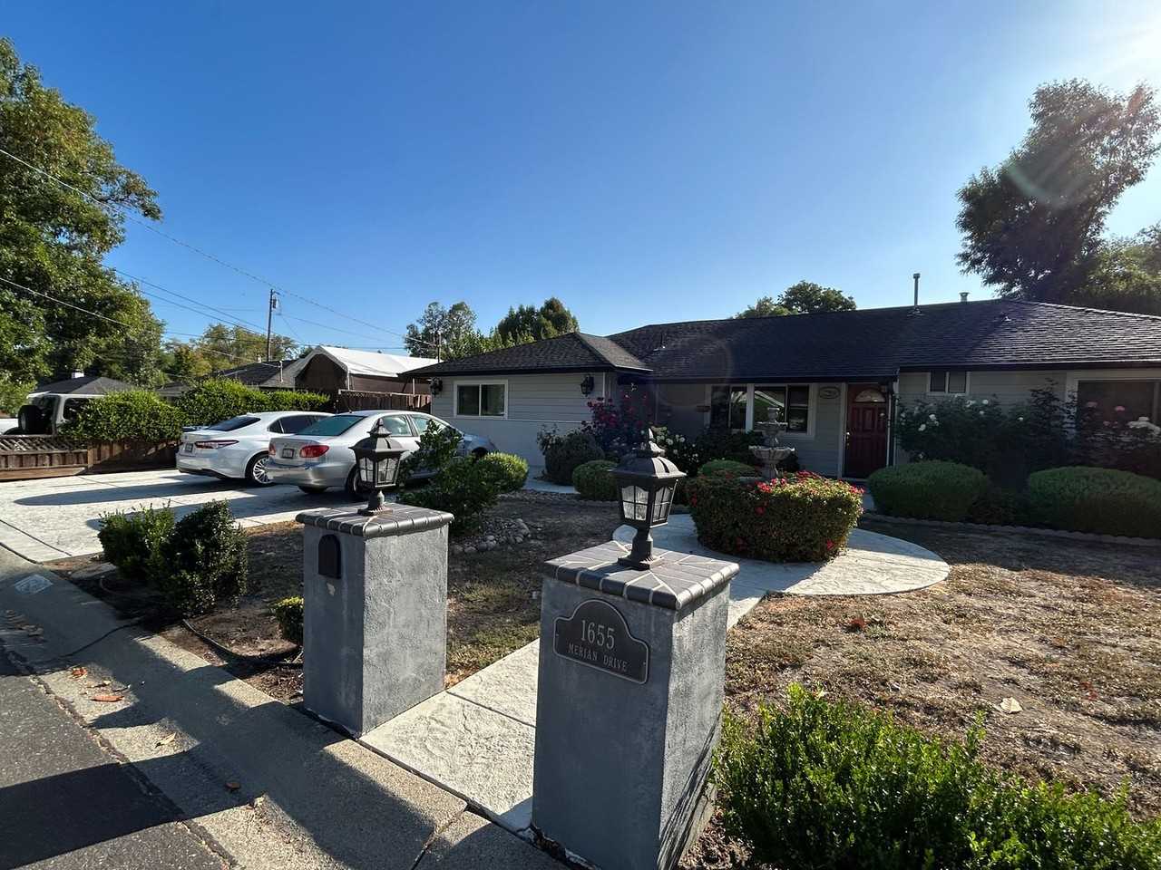 1655 Merian Dr - Photo 2 of 9
