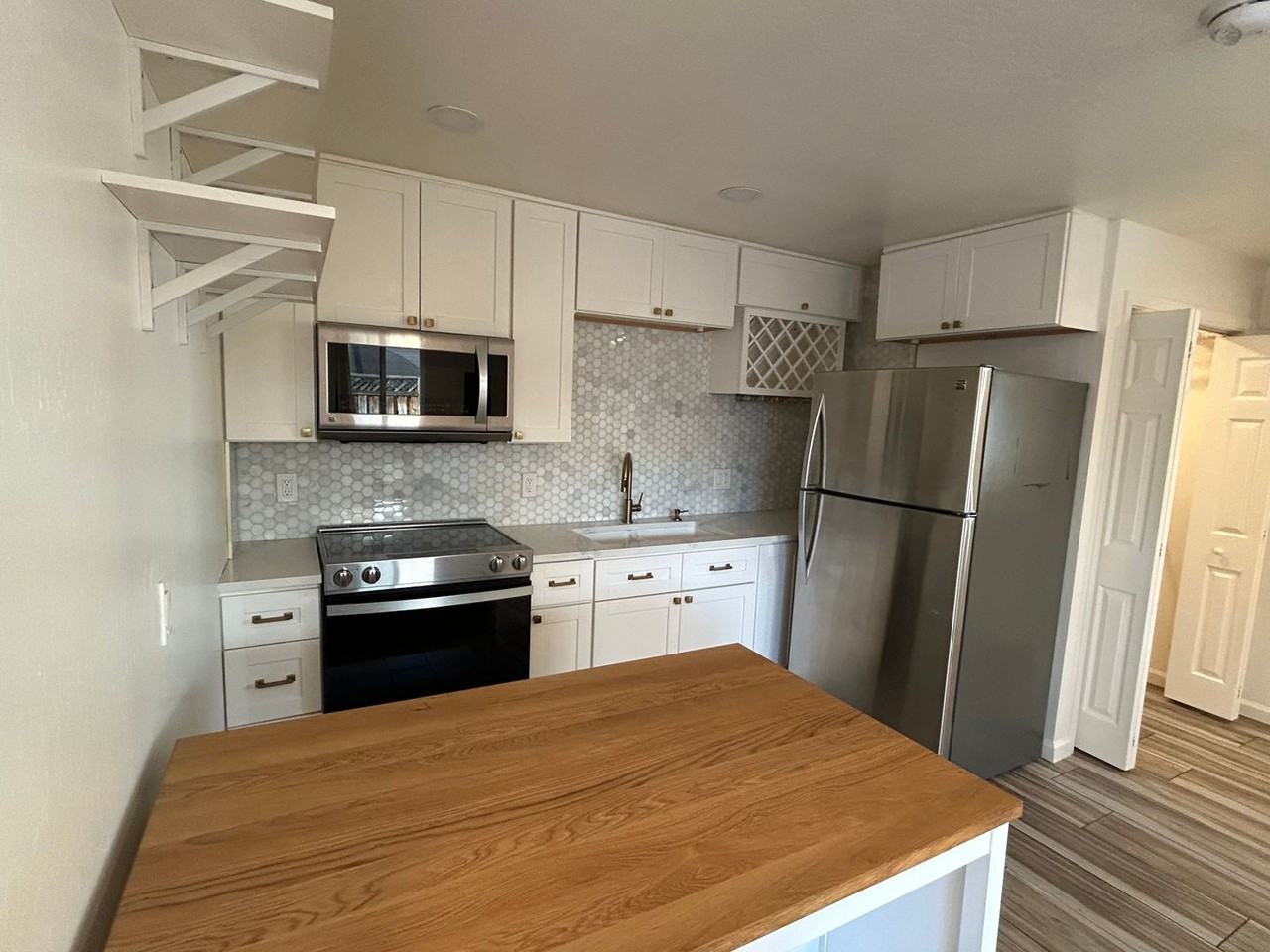 1655 Merian Dr - Photo 3 of 9