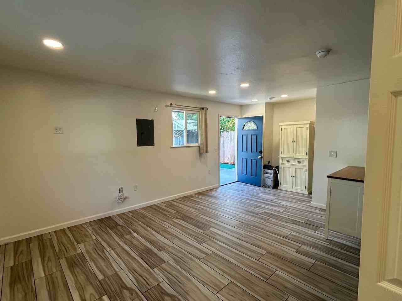 1655 Merian Dr - Photo 5 of 9