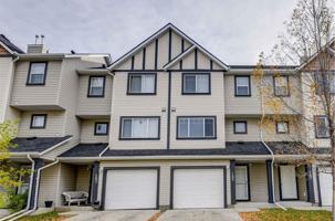 featured image of 185 -185 Everhollow Hts Sw