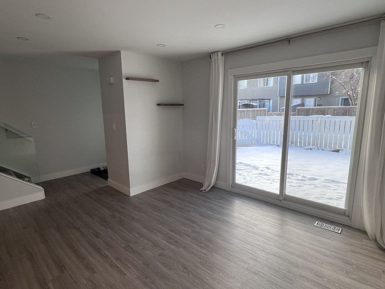 251 - 251 90 Ave Se - Photo 4 of 20