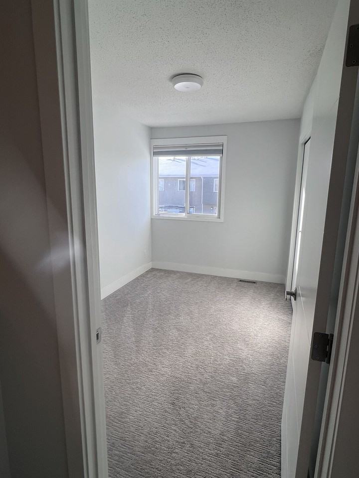 251 - 251 90 Ave Se - Photo 7 of 20