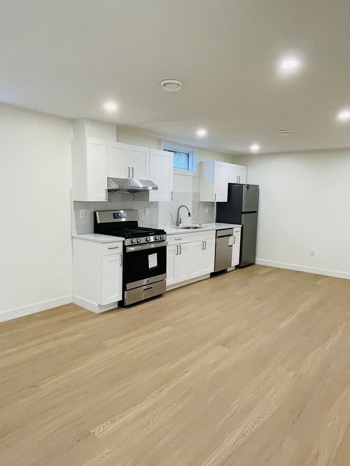 2804 14 St Nw