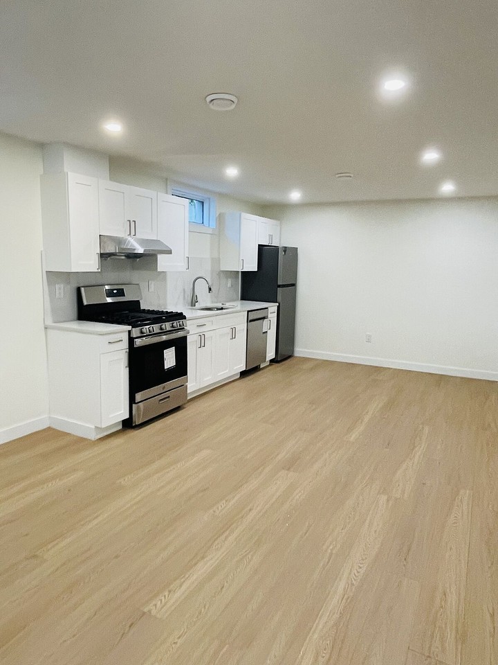 2804 14 St Nw - Photo 2 of 12