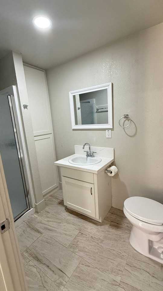 252 N G St #B - Photo 5 of 6