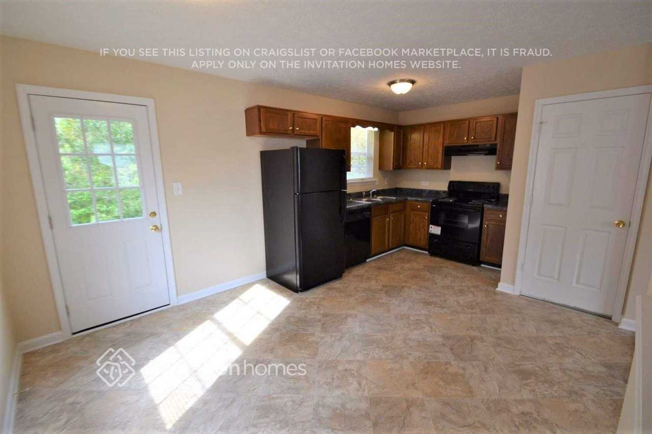 295 Rustin Dr - Photo 3 of 10