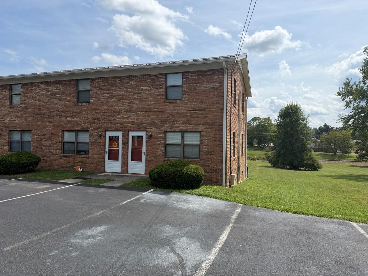 1746 Morningside Dr - Photo 2 of 20