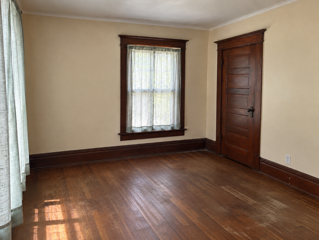 518 1/2 Locust St #1-2 - Photo 2 of 9