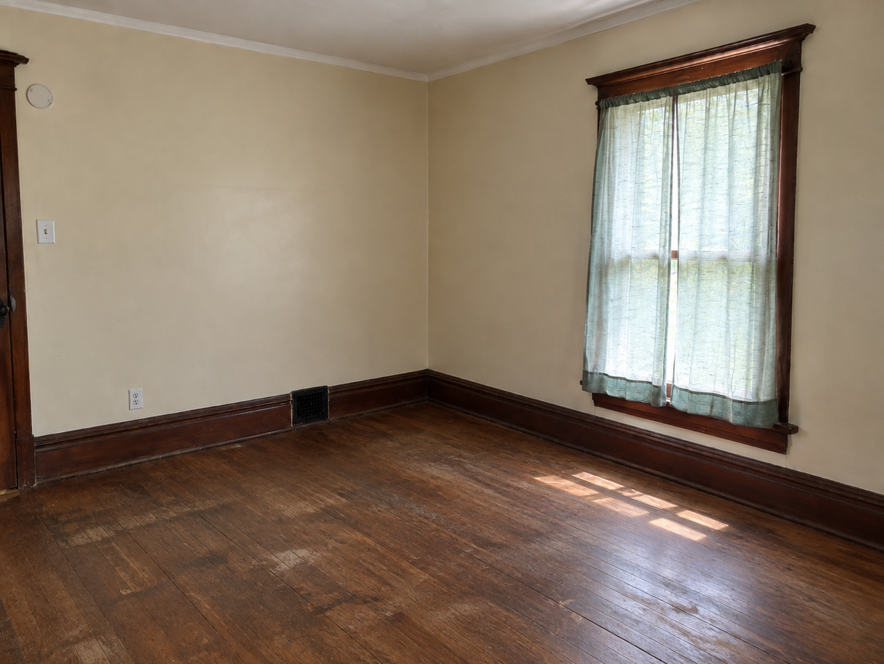518 1/2 Locust St #1-2 - Photo 4 of 9