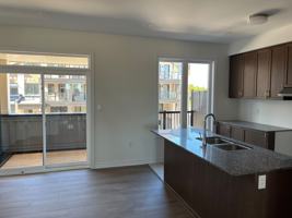 featured image of 8 Thornbird cres #Upper