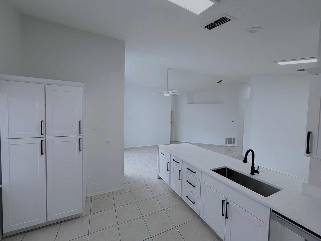 109 Crossbryn Ct - Photo 2 of 19