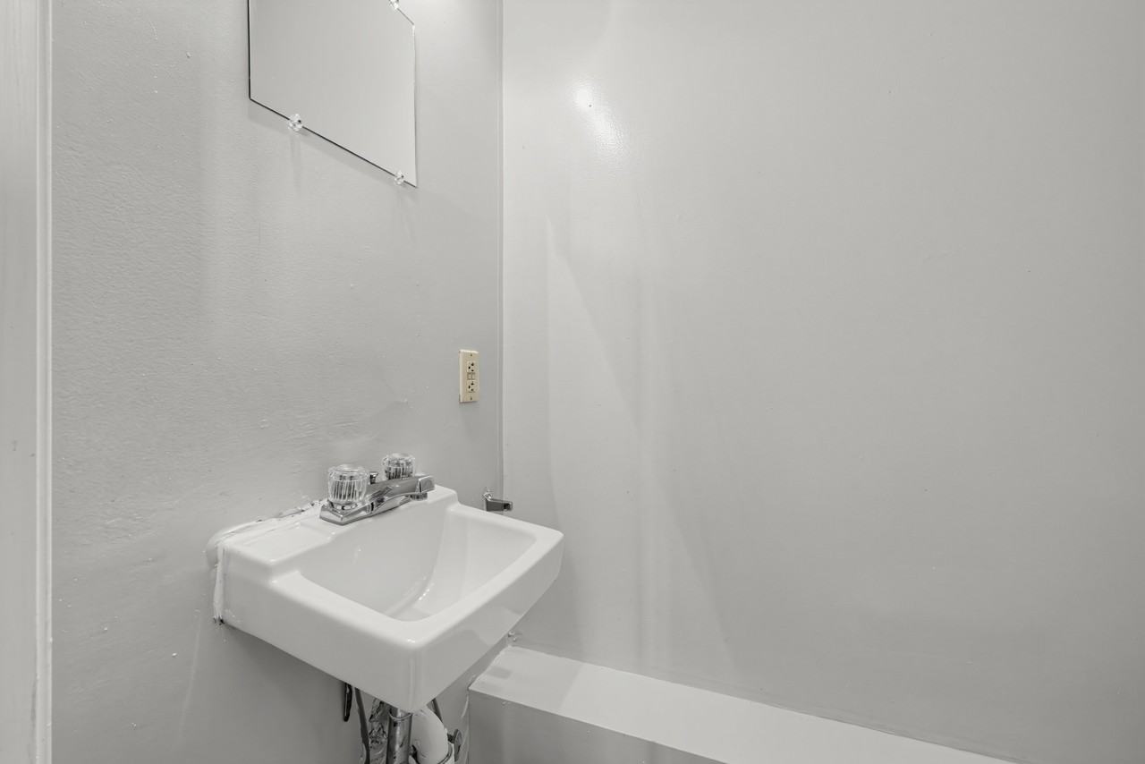 910 Southern Ave Se #1 - Photo 7 of 16