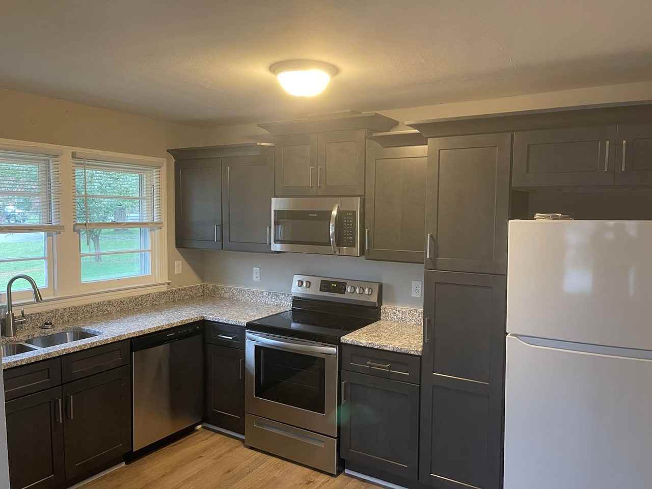 1425 Parkhurst Dr - Photo 2 of 4