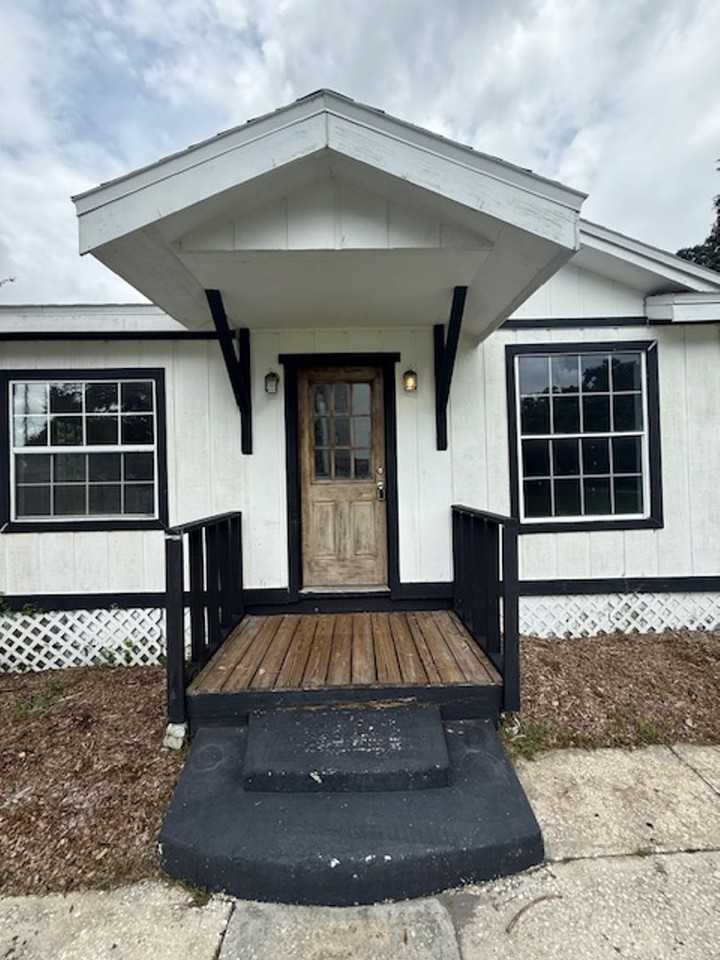 2215 Vine St - Photo 2 of 34