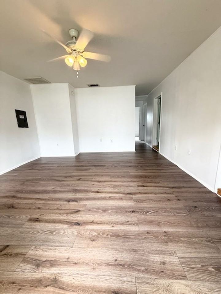 2215 Vine St - Photo 7 of 34