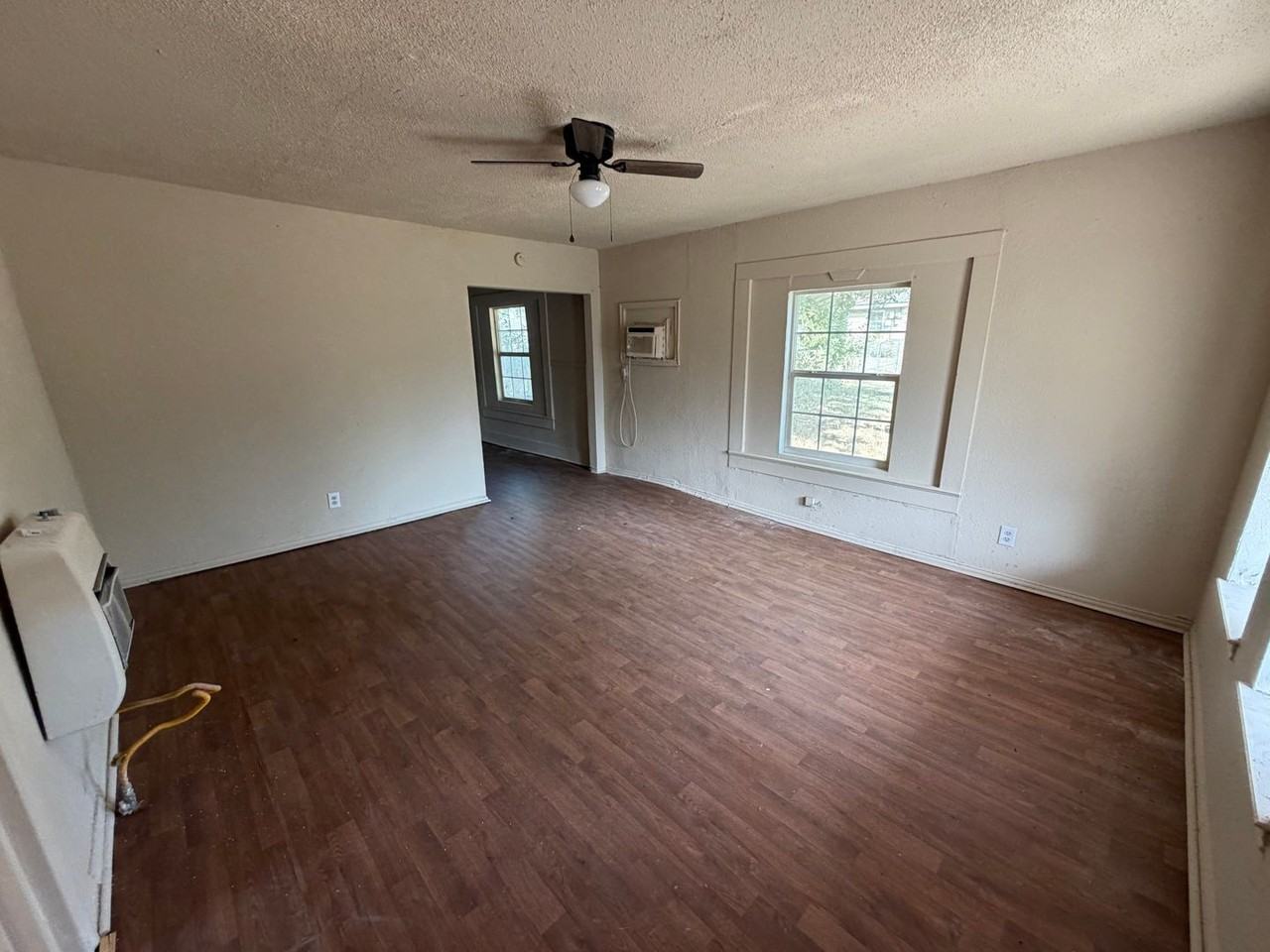 406 S Aydelotte Ave - Photo 2 of 7
