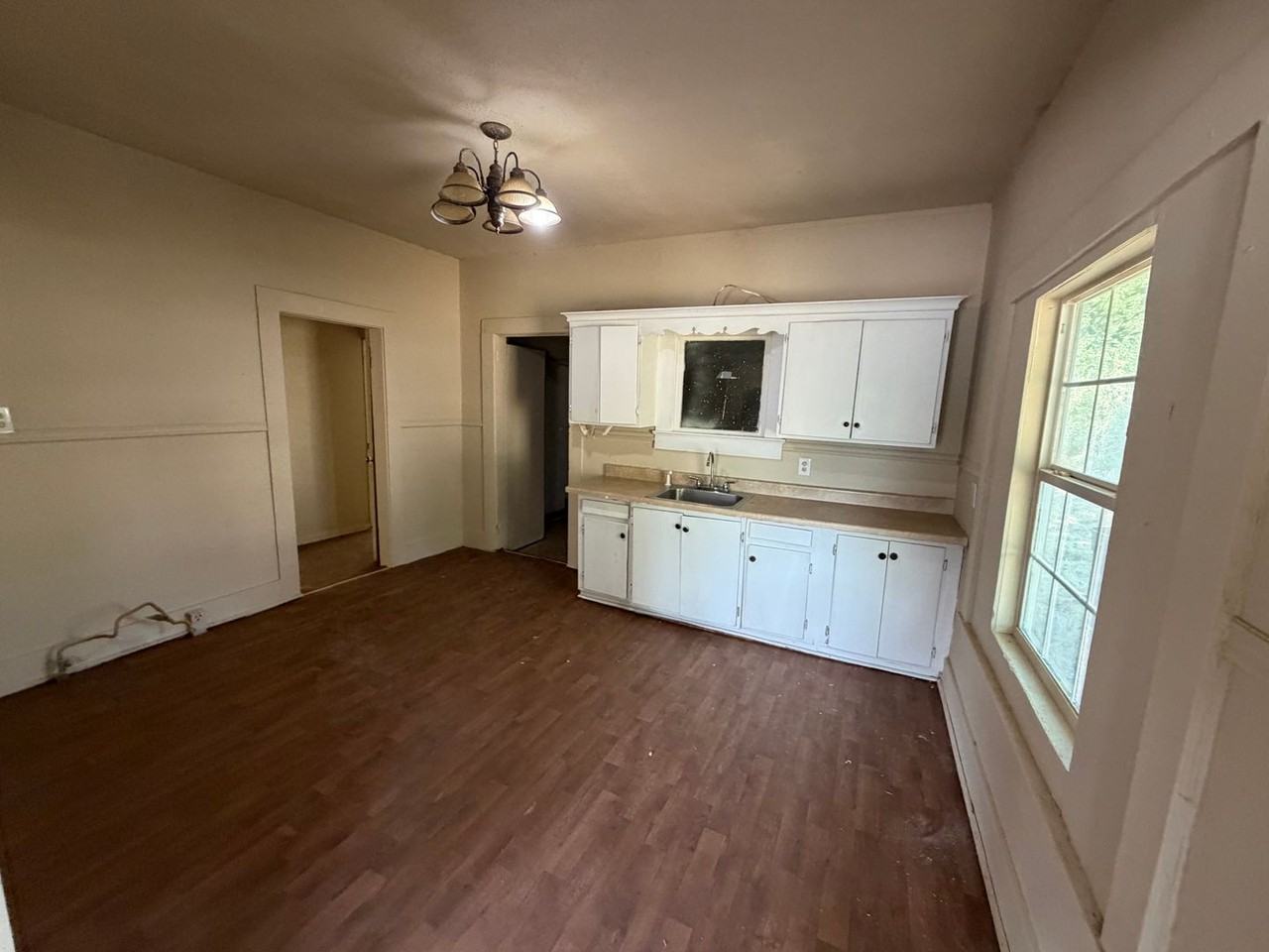 406 S Aydelotte Ave - Photo 4 of 7