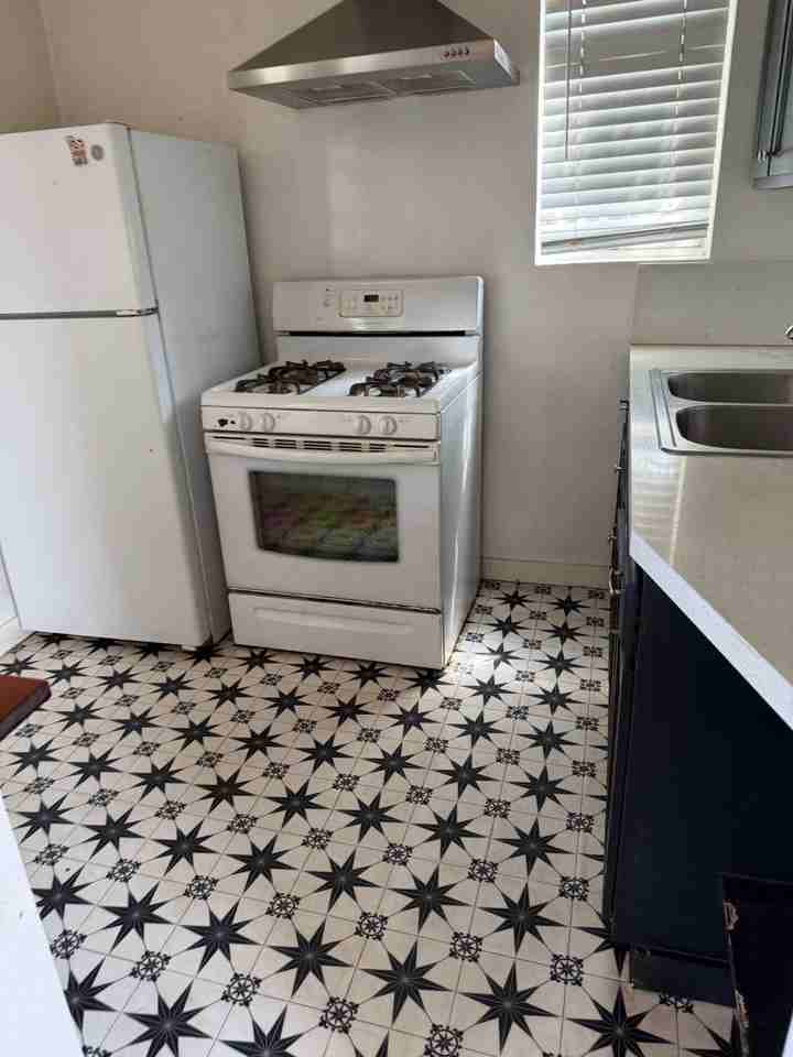 16115 Firmona Ave - Photo 5 of 15