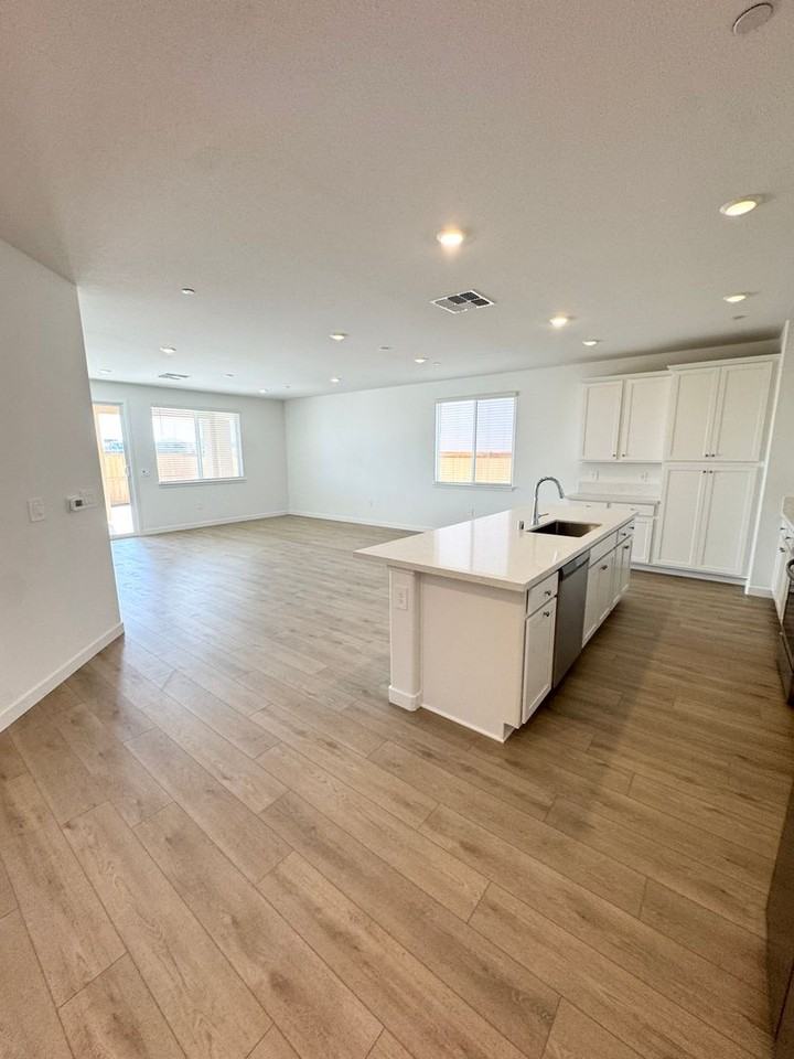 5372 Island Yacht Way - Photo 7 of 45