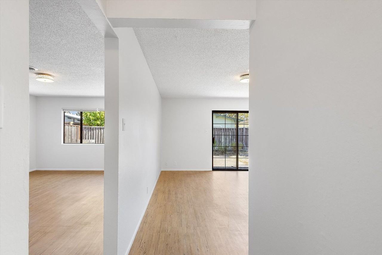 1256 Rosewood Way - Photo 3 of 22