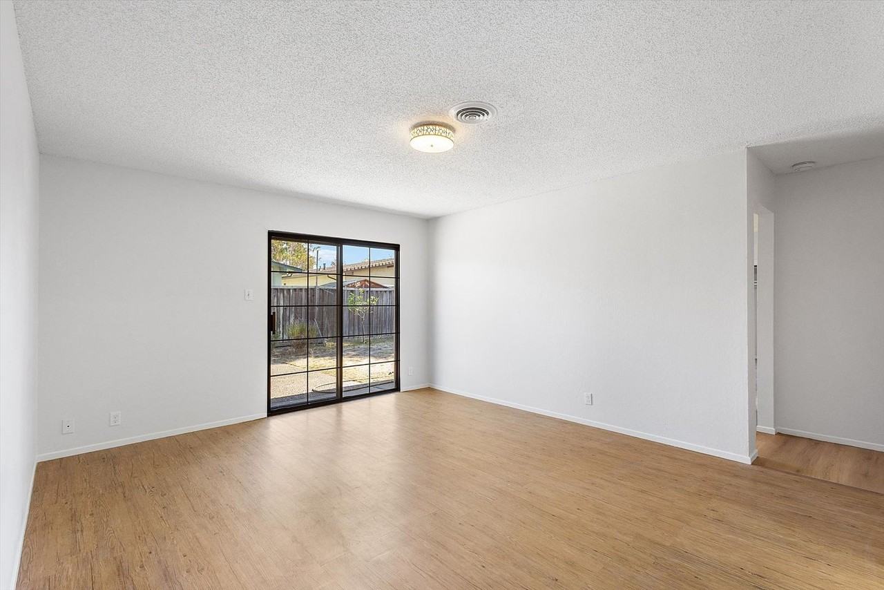 1256 Rosewood Way - Photo 4 of 22