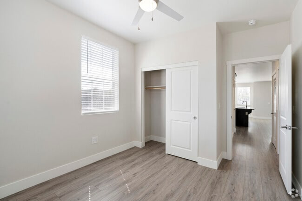 219 Redfield Pkwy - Photo 3 of 13