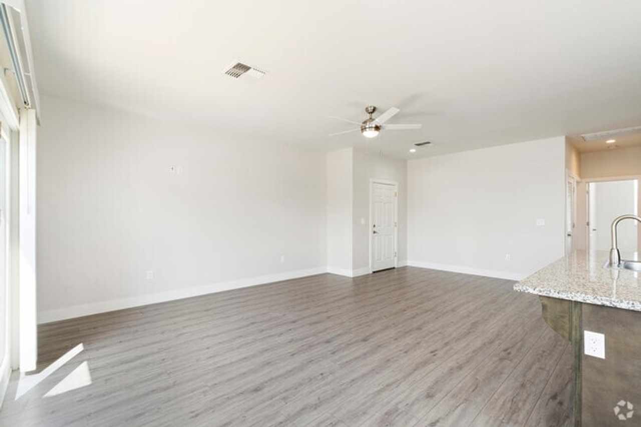 219 Redfield Pkwy - Photo 4 of 13
