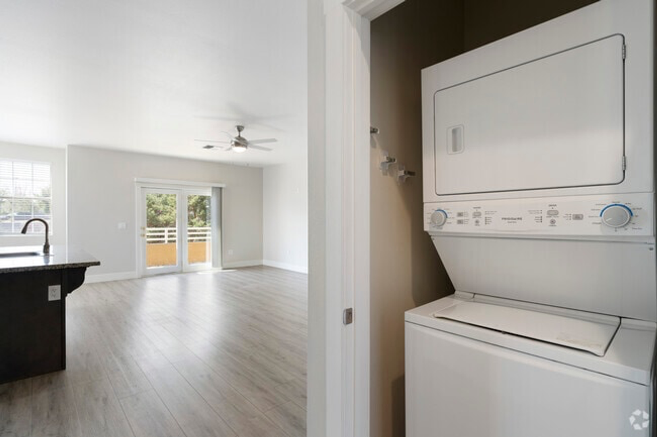 219 Redfield Pkwy - Photo 5 of 13