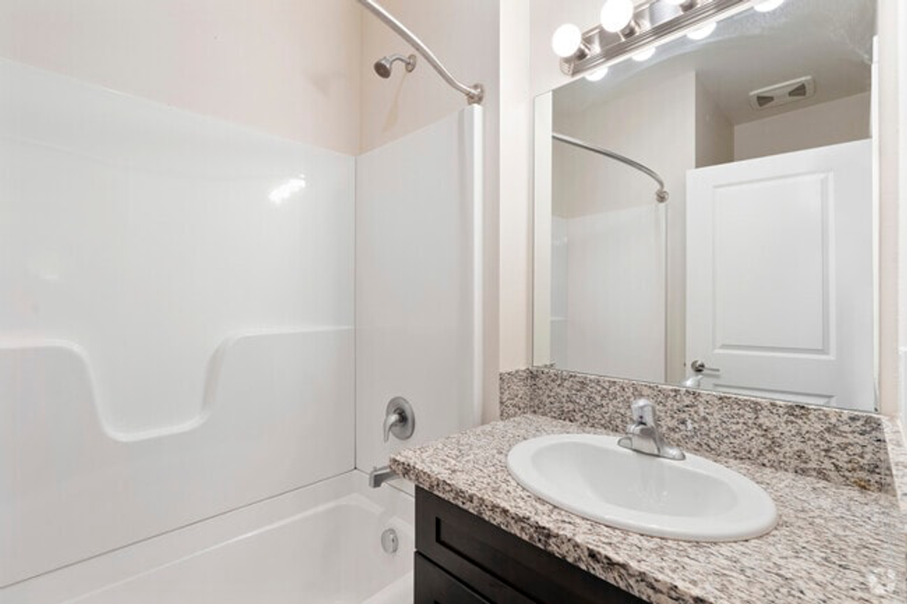 219 Redfield Pkwy - Photo 6 of 13