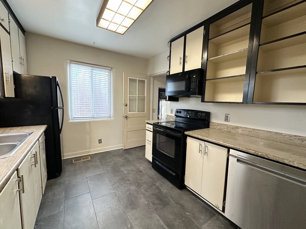 3112 Constitution Ave Ne #1 - Photo 5 of 19