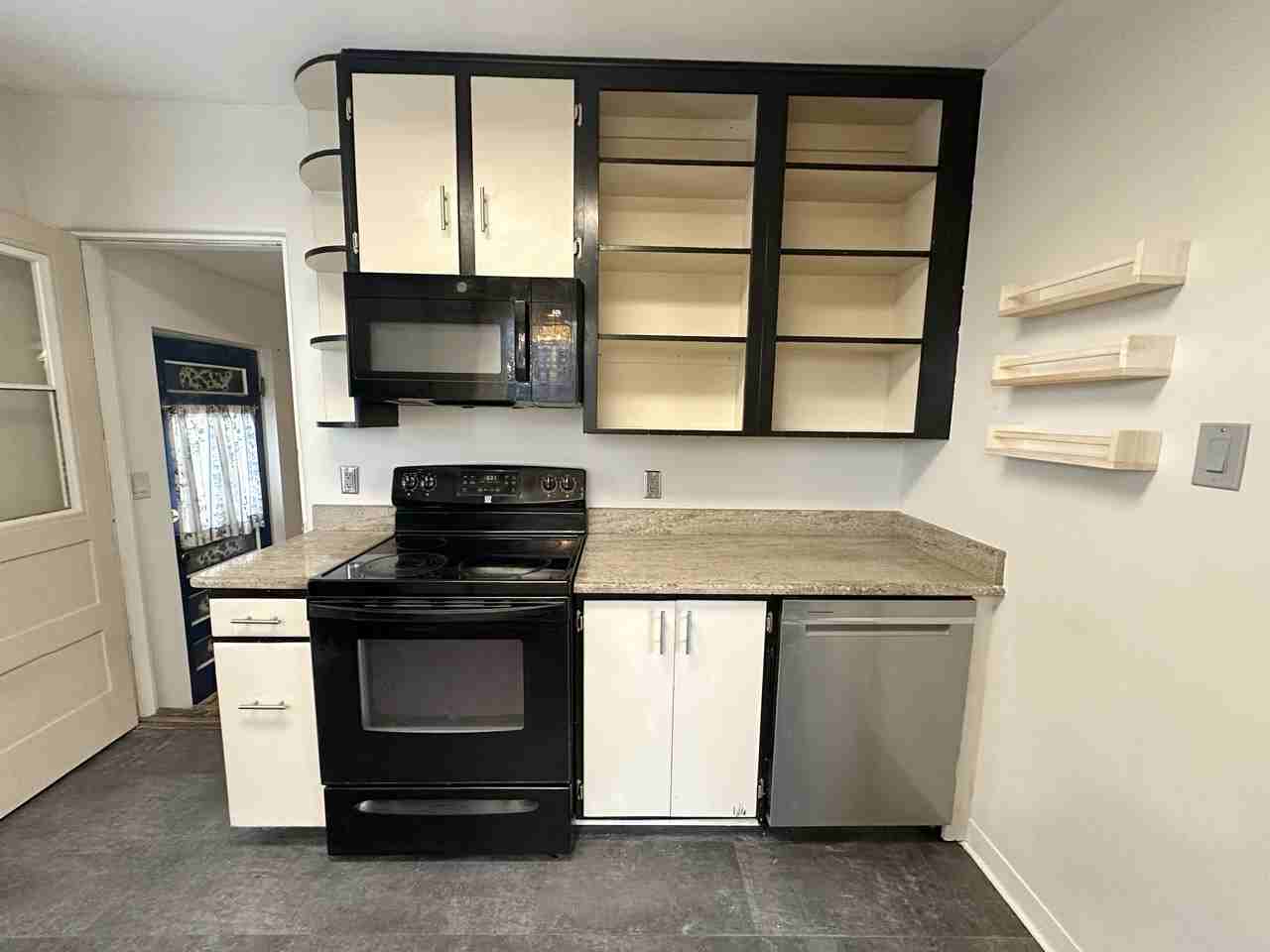 3112 Constitution Ave Ne #1 - Photo 6 of 19