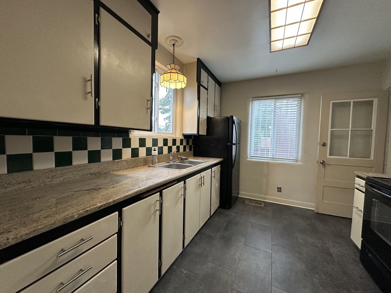 3112 Constitution Ave Ne #1 - Photo 4 of 19