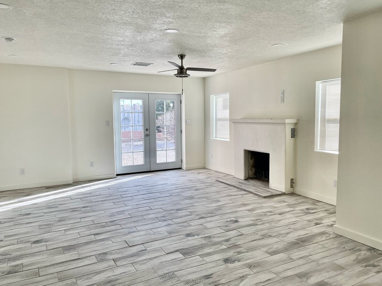 4301 Mesa Grande Pl SEUnit C #C - Photo 3 of 23