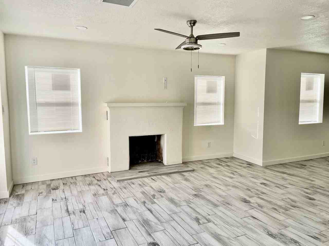 4301 Mesa Grande Pl SEUnit C #C - Photo 4 of 23