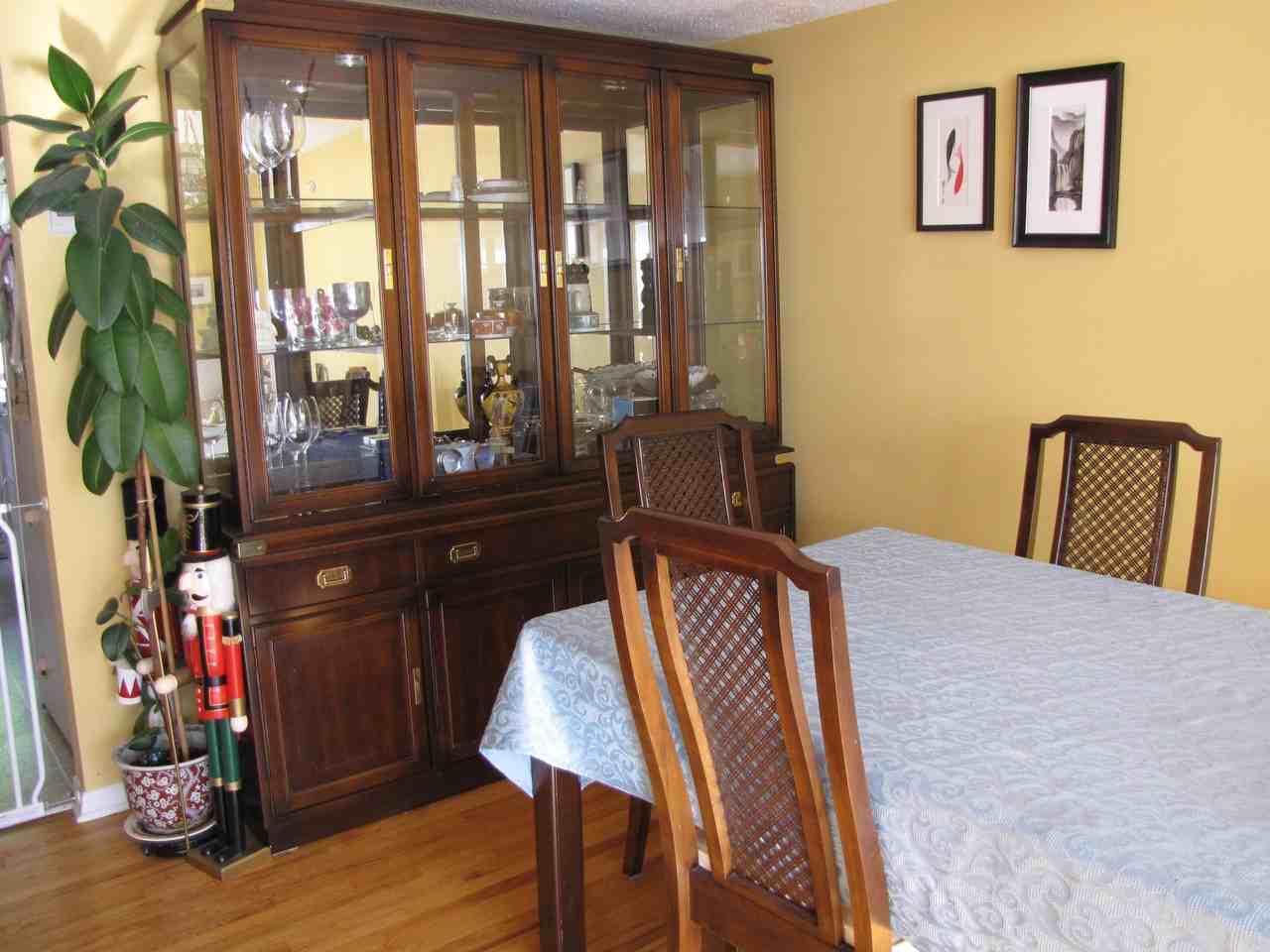 297 Beechgrove Avenue - Photo 5 of 18
