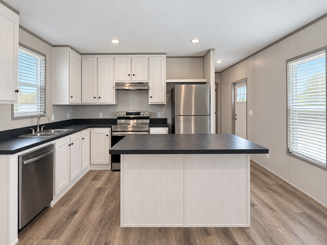123 Preston Dr - Photo 4 of 24