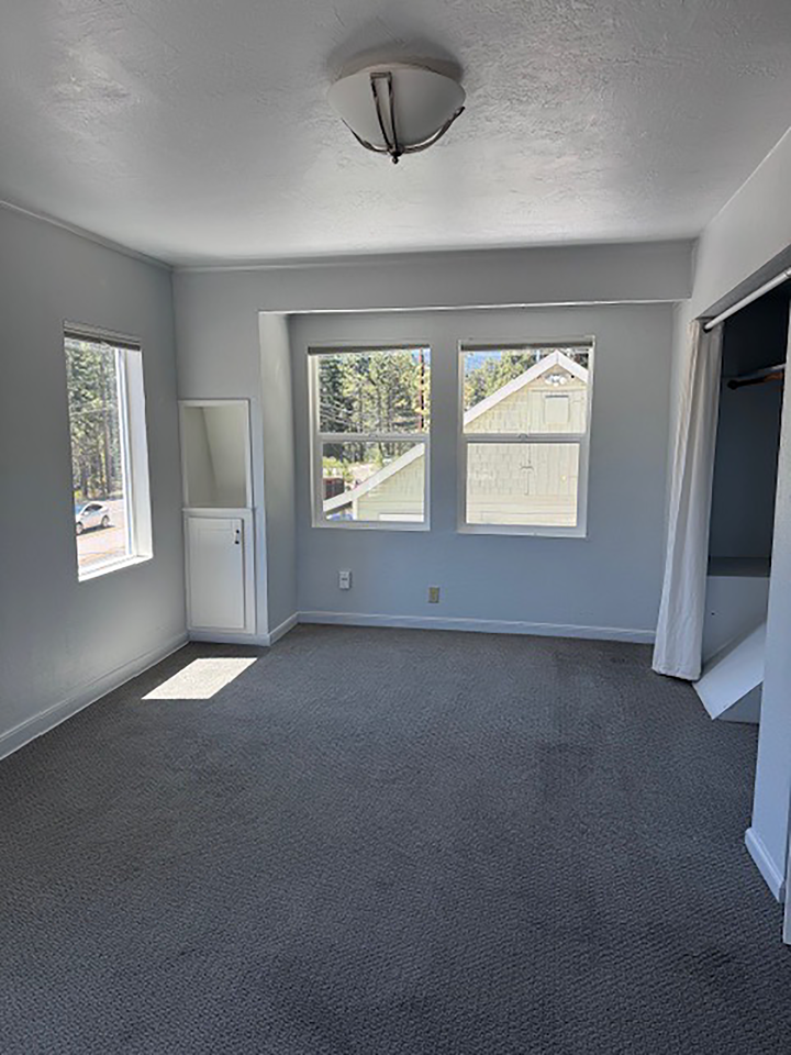 700 West River Road - Photo 4 of 11