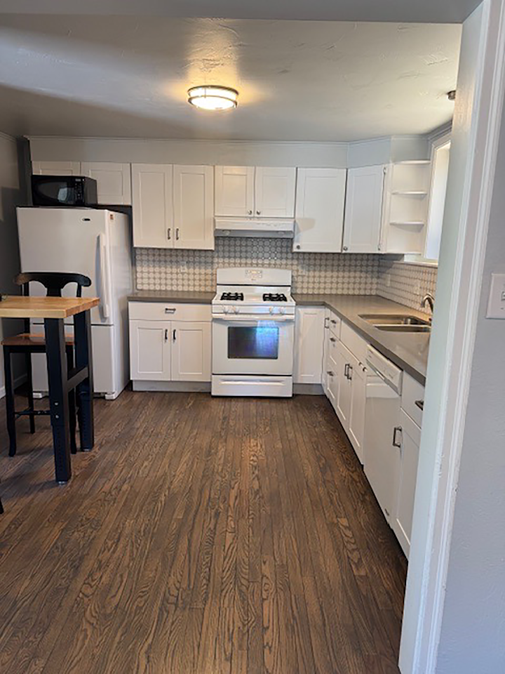 700 West River Road - Photo 3 of 11