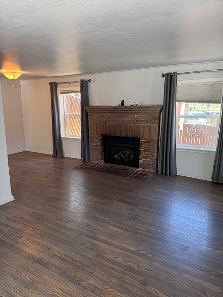700 West River Road - Photo 2 of 11