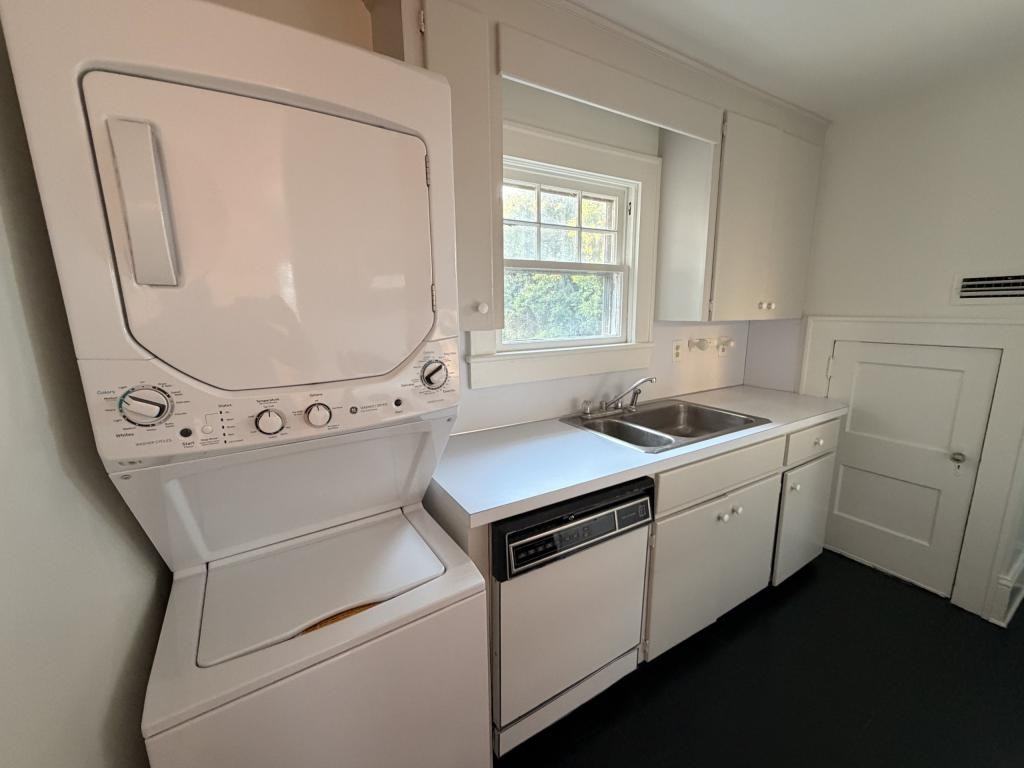 144 S Broadway St - Photo 5 of 6