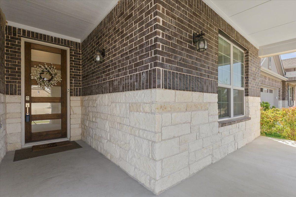432 Deerpath St - Photo 4 of 29