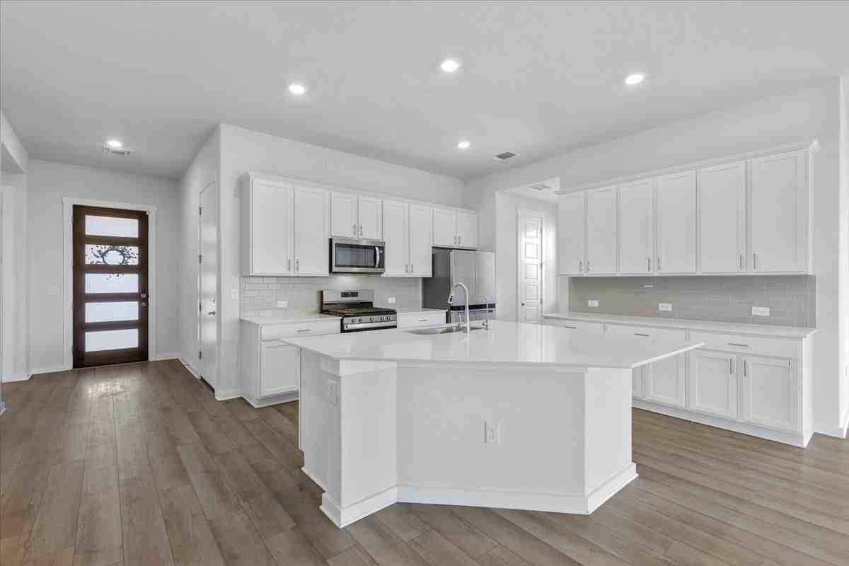 432 Deerpath St - Photo 6 of 29
