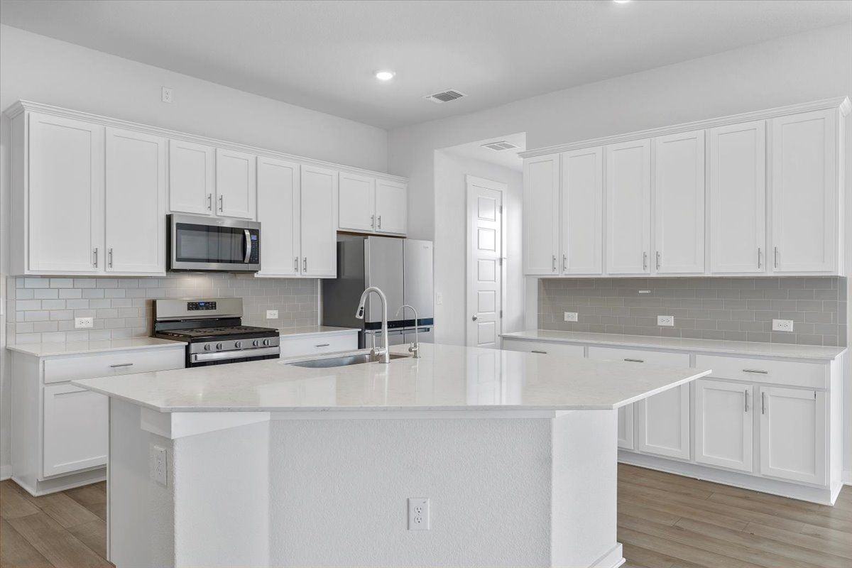 432 Deerpath St - Photo 7 of 29
