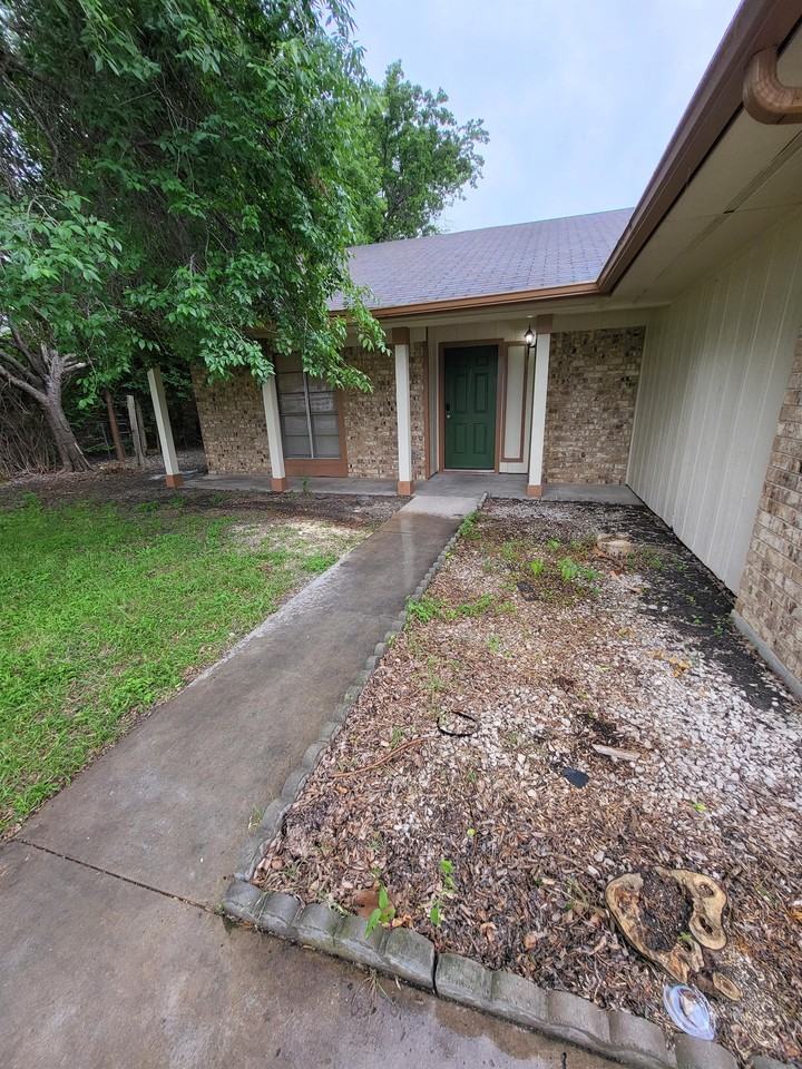 208 Margarita Dr - Photo 4 of 17